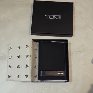 Tumi Black Textured Key & Card Holder